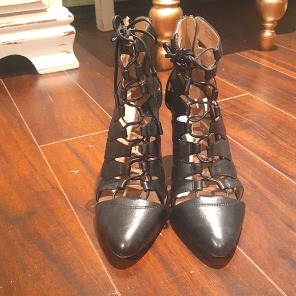 BCBG MAXAZARIA  black leather booties - Picture 2 of 6